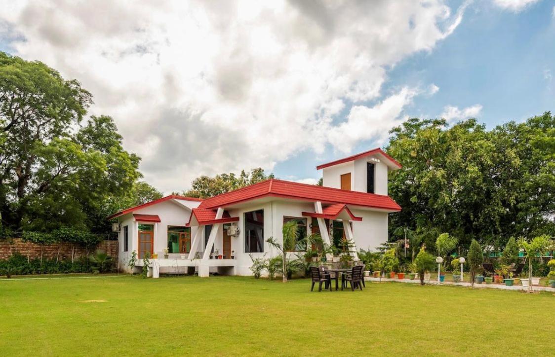 Stone Bridge Villa Gurgaon Exteriör bild